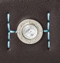 花のモチーフの鋲